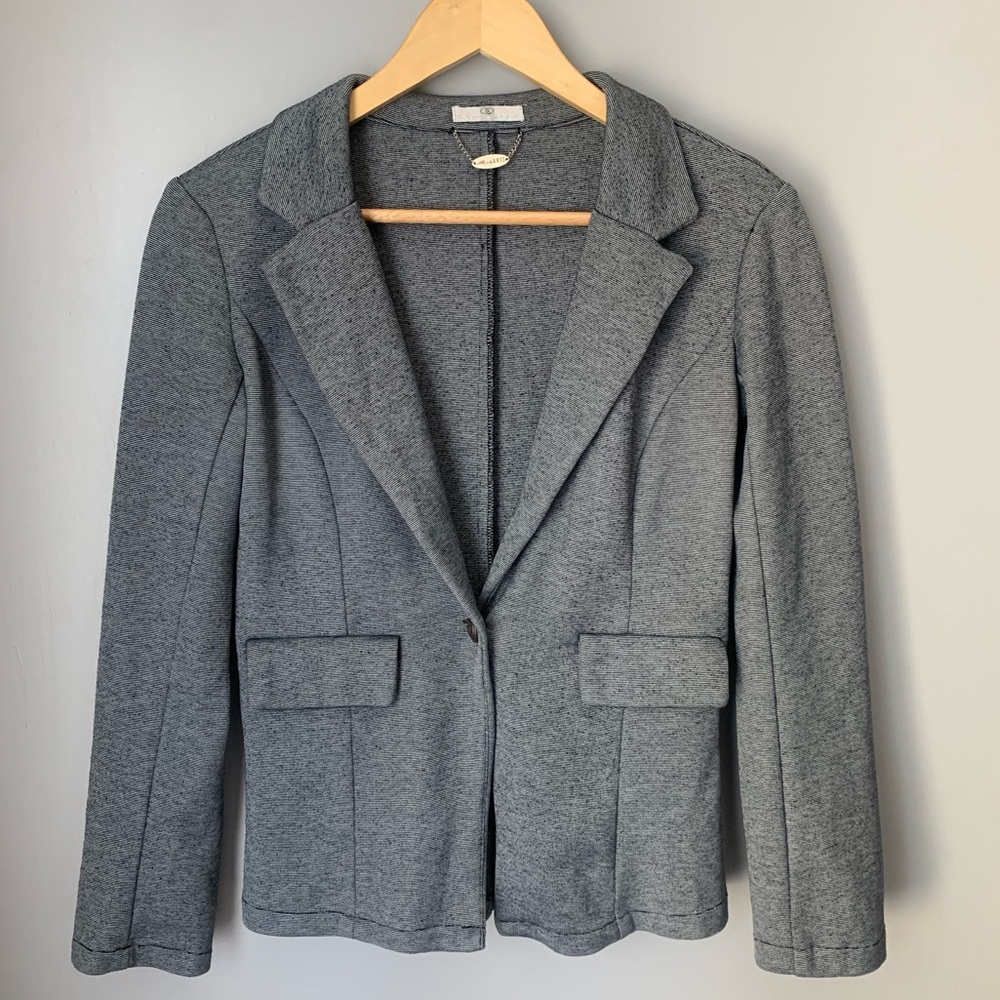 ⭐️**3 for $10** Women Ali and Kris Blazer Size S